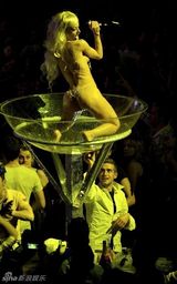 高清组图：帕丽斯-希尔顿西班牙性感亮相香艳派对