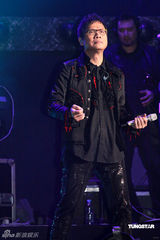 高清图：纵贯线香港开唱 莫文蔚郑少秋捧场