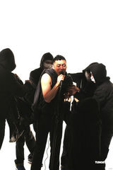 组图：余文乐坦言《不是明星》 拍摄MV受虐再施虐