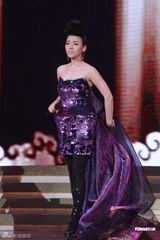 组图：陈思思开唱人气火爆 曾志伟主持twins任嘉宾