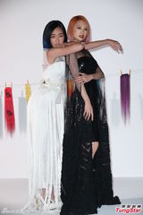 组图：小S杨丞琳同性暧昧 激情互摸挑逗尺度大