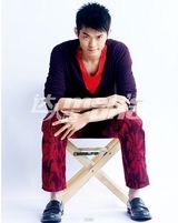 组图：林丹时尚写真秀壮硕肌肉霸气外露