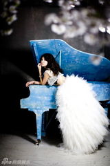 组图：韩星李波妮婚纱写真内衣外穿性感撩人