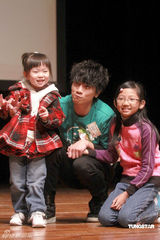 幻灯图：陈柏宇饿肚任饥馑大使 曾尝试40小时不进食