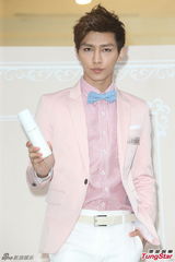 组图：炎亚纶合作宅男女神李毓芬 称其像小女孩