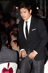 高清图：第1届首尔文化艺术大奖李秉宪孙艺珍获殊荣