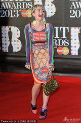 组图：2013全英音乐奖女星红毯竞艳