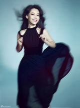 组图：孔维《精品》封面大片 活力四射尽显健康美