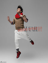 高清图：韩庚登《芭莎男士》 尽显活力型男魅力