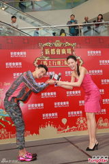 组图：黄宗泽自曝单身 尴尬不看陈嘉桓巨胸造型