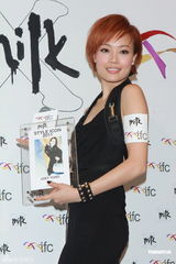 组图：容祖儿靓丽出席活动 郭富城自曝偶像