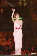 组图：梁静茹演唱会落幕 与表哥同台合唱