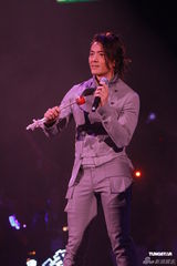 组图：郑伊健开唱秀肌肉与女模热舞 蒙嘉慧现身支持