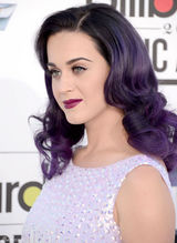 组图：凯蒂-佩里华服亮相公告牌音乐奖