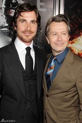 组图：新《蝙蝠侠》首映群星璀璨 海瑟薇宛如公主