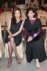 组图：翁虹蕾丝装撑亚姐启动 选美考虑引变性人