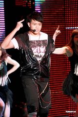 幻灯图：众星出席颁奖礼 薛凯琪首度亮相亚视