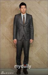 组图：尹恩惠河智苑时尚斗艳 车胜元CNBLUE帅气