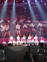 组图：青春美少女亮相鸟巢 三国演艺激情热舞