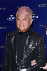 组图：陈百祥携妻子现身活动 曝TVB小偷多