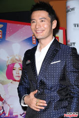 组图：黄晓明台湾行程满 嘴甜要嫁粉丝