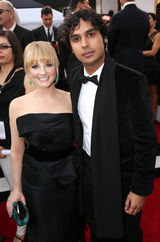 组图：演员工会奖红毯 卷福帅气劳伦斯长裙闪耀