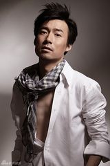 组图：田征写真男人味十足 引领颓废时尚风潮