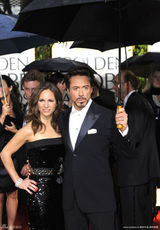 高清组图：小罗伯特-唐尼携娇妻甜蜜现身