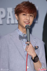 组图：JPM王子撇绯闻女友杨丞琳提前庆生