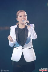 组图：雷颂德个唱献歌儿子 郑秀文助阵掀高潮