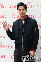 组图：T-ara孝敏孙丹菲等助阵潮牌开业礼