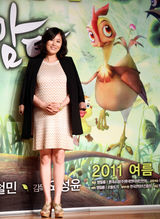 高清图：IU等出席《走出院子的母鸡》制作发布会