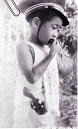 组图：韩寒成长历程图曝光 自小顽皮眼睛大