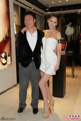 组图：许志安新年狂吃发福 大赞郑秀文煮菜厉害