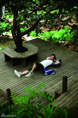 组图：沙溢拍杂志封面 阳光笑容展乐活正能量