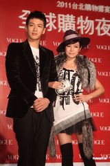 组图：隋棠杨谨华双姝比美腿 关颖火鸟装走可爱风