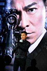 组图：刘德华自信体形好仍年轻 二胎尚需努力