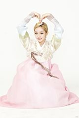 高清组图：GirlsDay穿传统韩服向粉丝拜年