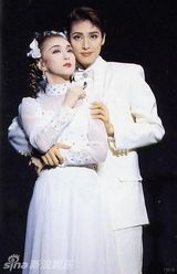 组图：天海佑希46岁生日 宝冢男角剧照大放送