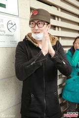 组图：周家蔚剖腹产子 洪天明报喜心情大好