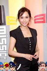 幻灯图：蔡少芬张晋秀恩爱 朱茵包裹严实出席活动 