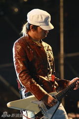 高清：长阳音乐节第2日 谢天笑重奏国歌左小掀高潮