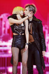 组图：G-DRAGON包揽2013MAMA四奖创佳绩