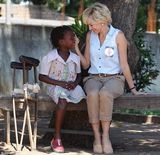 组图：娜奥米-沃兹新片演戴安娜 戴妃做慈善剧照曝光