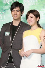 组图：周渝民食言MV男主角 陈妍希笑言下一张