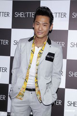 组图：杜德伟求婚成功盼日子 文咏珊拍戏吃斋