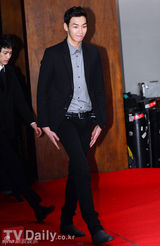 组图：韩星成俊李美淑参演新综艺节目公开录制