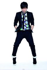 高清组图：张杰全新造型曝光 顽皮帅气备战个唱