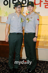 组图：韩星李准基朴孝信获韩国保健福利部表彰