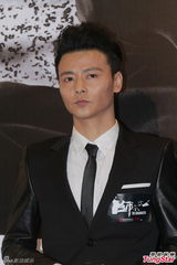 组图：章子怡七彩蛇女装抢镜 梁朝伟力撑王家卫